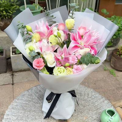 淮安9朵玫瑰混搭百合，爱恋纯真无邪