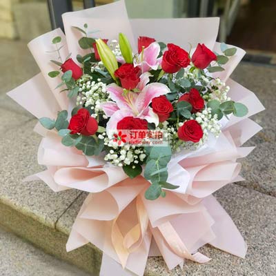 淮安11朵红玫瑰百合，全世界里只有一个你